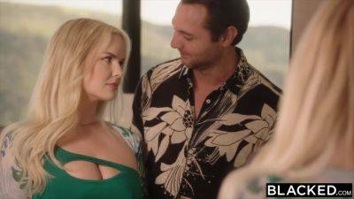 Curvy Babe Fucks Bbc - upornia.com