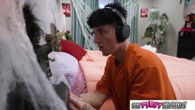 Gigi Dior - I Can Keep A Secret If You Can - Sex Deprived Stepmom Squirts On Massive Cock With Gigi Dior - upornia.com