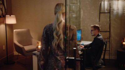 Chris Diamond And Kendra Sunderland - Cute Blonde Sucked A Big Dick At A Casting - hotmovs.com