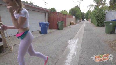 Zoey Laine's 18-Year-Old Pussy Gets Pounded and Filled with Cum - sexu.com