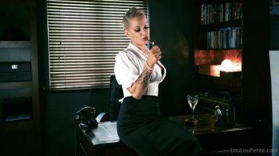 Loulou Petite - Slomo Smoke - upornia.com