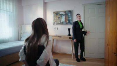 Esra Balıkcı - hclips.com