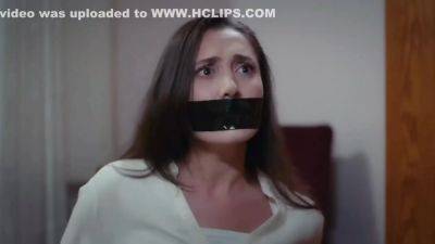 Esra Balıkcı - hclips.com