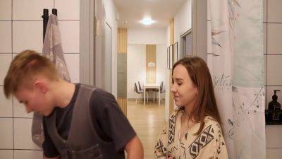 Doll Hole In Santehnik Vs Pisya 20 Min - hclips.com