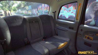 Tiffany Blue caught smoking & fucked hard in taxi for cash - sexu.com - Czech Republic