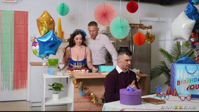 Chloe Surreal- Sneaky Smash At The Birthday Bash - videooxxx.com