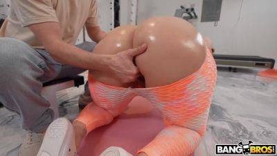 Nothing Should Restrain That Booty - videooxxx.com