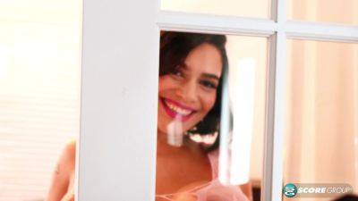 In The Hot Zone With Brooklyn Springvalley - hotmovs.com