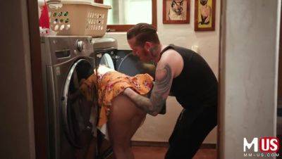 Izzy Lush - Izzy Lush: Wet Hair & Laundry - porntry.com