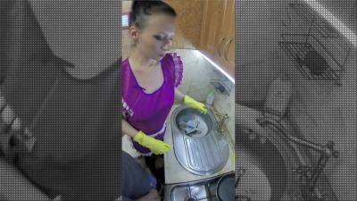 Cheating Housewife Orgasm - hclips.com