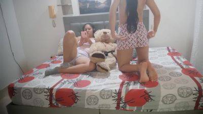 Cachonda Con Ganas De Verga Mi Hermanastra No Me Da Utilizo Oso De Peluche - hclips.com