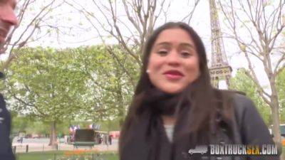 Alice Uses A Vibrator - upornia.com