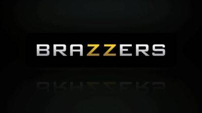 Massive Flight Risk With Johnny Sins, Cytherea - Brazzers - hotmovs.com