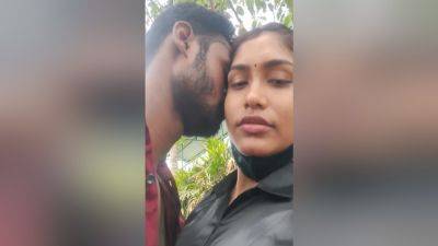 Sabita Bhabi Kissing With Her Boyfriend Raj - desi-porntube.com - India