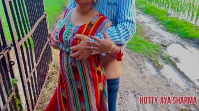 Jamindar Ke Bete Ne Bhabhi Ko Tabadtod Choda Jab Wo Khet Mein Pisaab Kar Rahi Thi - desi-porntube.com - India