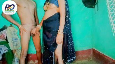 Desi Sexy Video Big Bhabhi In Black Saree Chudai Gaar Me Standing While Giving Cock Hindi Audio - desi-porntube.com - India