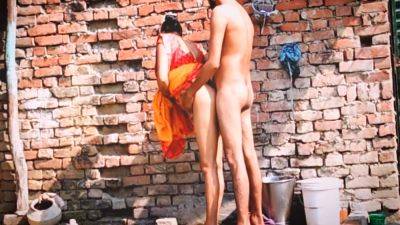 Devar Bhabhi - Devar Fucked Bhabhi In Dogistyle While Taking Bath With Devar Bhabhi - desi-porntube.com - India