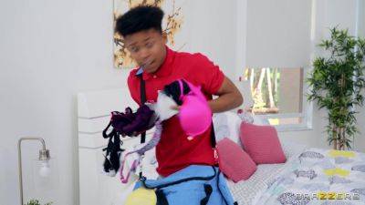 Bra Thief Scores Some Titties With Miss Raquel, Lil D - Brazzers - hotmovs.com