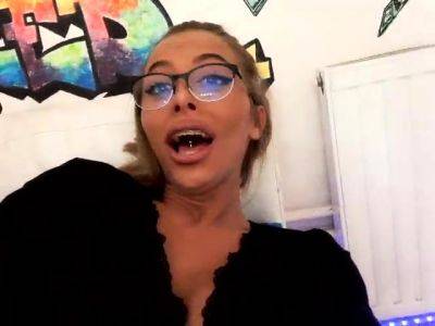 Sexy Blonde Babe With Big Boobs Strips Bra - drtuber.com