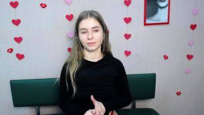 Young Ukrainian babe TaliaSunshin poses on webcam - drtuber.com - Ukraine