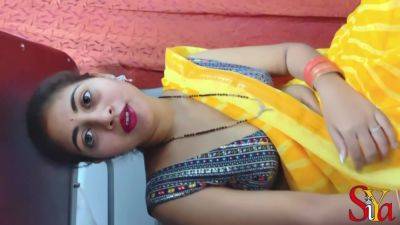 Indian Siya Bhabhi Honeymoon In Train With Strange Passenger - desi-porntube.com - India