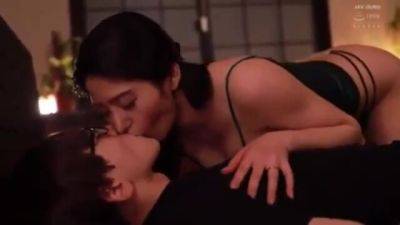 04779,A woman who is fucked and writhes in agony - senzuri.tube