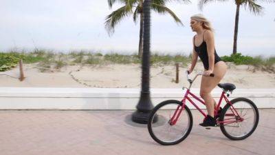 Ramon Nomar - Sex Stroll Around The Beach - RealityKings with Ramon Nomar, Rharri Rhound - hotmovs.com