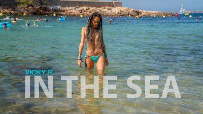 Sexy In The Sea - RealBikiniGirls - hclips.com