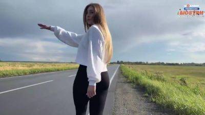 Russian Hitchhiker Is Ready To Suck In The Car - hotmovs.com - Russia