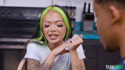 Paisley Paige - Paisley Paige & Lil D in Pool Side Distraction - TeenPies - hotmovs.com