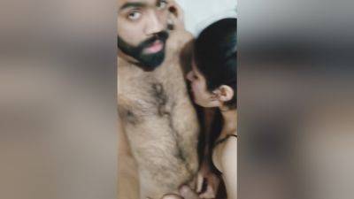 Indian Wife Ke Ko Chud Diya Mota Lan Dakh K Juchna Lga Gyi Sali Taz Taz Kro Full Hindi Audio - desi-porntube.com - India