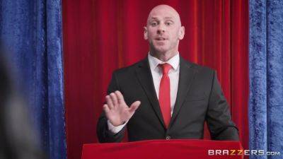 Hot Mic With Johnny Sins, Victoria June - Brazzers - hotmovs.com