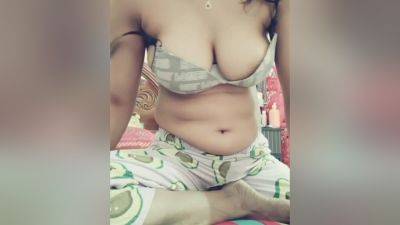 18 Year Old Horny Slim Girl Big Boobs Show & Horny Ho Jati Hai - Kolkata Bengali - desi-porntube.com - India