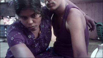 Desi House Wife Hot Lips Kissing Ass - desi-porntube.com - India