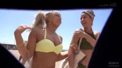 241103ビーチで水着の子とハメハメh2 - hotmovs.com