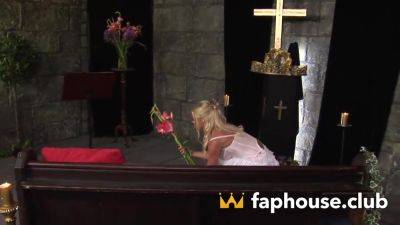 Busty Blonde Gets Kinky with Vampiress - Naughty NSFW Porn! - hotmovs.com