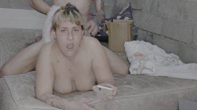 Pregnant Woman Has Her Squirt - videomanysex.com