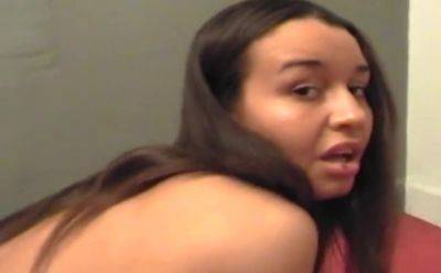 Beurette prise en trio dans l escalier du bar - txxx.com - France