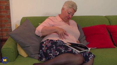 Chubby Mature Lady Fooling Around - MatureNl - hotmovs.com