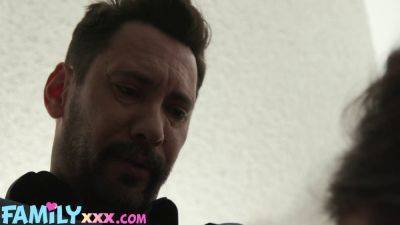 Tommy Pistol's Stepdaughter XXXx: Tommy Fucks her Hard and Rough in HD Porn - sexu.com