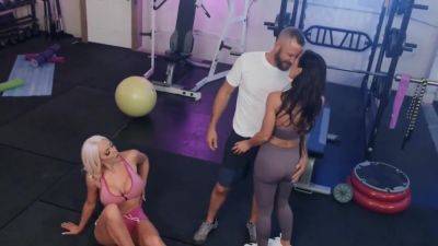 Nicolette Shea - Lisa Ann - Two Mature Nurse With Big Milkings In Gym Wear Out One Coach With Lisa Ann, Danny Mountain And Nicolette Shea - hotmovs.com