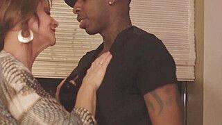 Texas Cougar Deauxma Gets Pounded In Hotel By Big Black Cock - ah-me.com