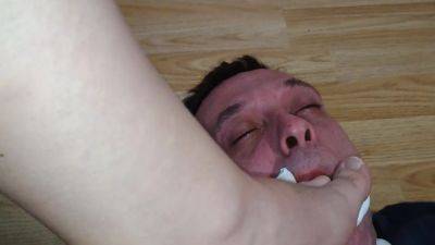 Kiss My Feet - hclips.com