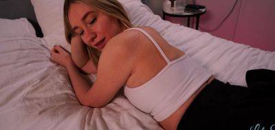 Step-sister Says: Massage My Wet Pussy, no Penetration! - inxxx.com