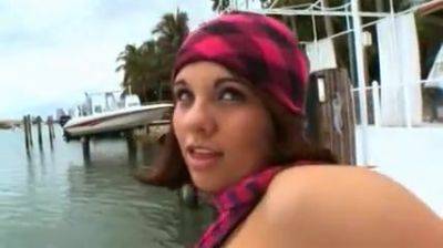 Big Booty Chick - hotmovs.com