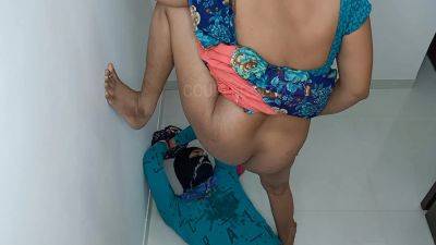 Chor Ke Moh Par Moot Kar Us Se Chood Rahi Thi - desi-porntube.com - India