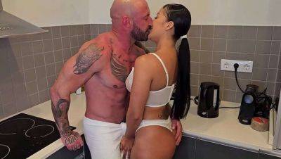 Emilio Ardana - Mariana Martix - Hot Latina Mariana Maritx Gives Emilio Ardana a Morning Blowjob - veryfreeporn.com