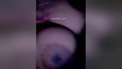 Today Exclusive -bhabhi Shows Her Big Boobs - desi-porntube.com - India