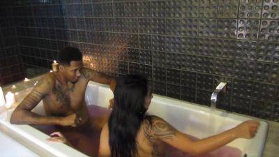 Las Vegas Fucking On A Big Black Dick In Tub - hotmovs.com