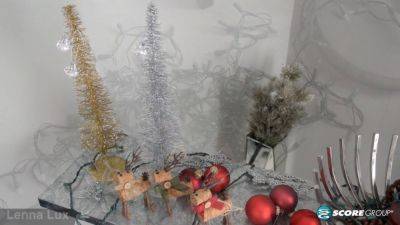 Lenna Lux's Hairy Pussy and Big Tits are Perfect for X-mas Treats - sexu.com